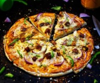 Peppy Paneer Pizza (Medium)